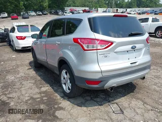 2013 Ford Escape SE z VIN 1FMCU9GX9DUB09981, wystawiony jako IAAI lot #42412927 z przebiegiem 150 499 mil mil oraz . Historia ofert i sprzedaży dostępna na DreamBid. Obrazek 3.