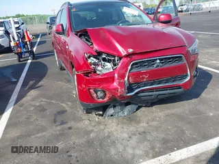 2014 Mitsubishi Outlander SE z VIN 4A4AP4AU7EE014439, wystawiony jako IAAI lot #42026513 z przebiegiem 70 963 mil mil oraz . Historia ofert i sprzedaży dostępna na DreamBid. Obrazek 6.