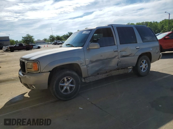 1999 GMC Denali z VIN 1GKEK13R0XR916686, wystawiony jako Copart lot #61120914 z przebiegiem 240 605 mil mil oraz Szkody całkowita. Historia ofert i sprzedaży dostępna na DreamBid. Obrazek 1.