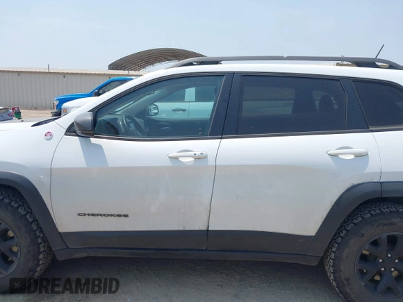 2015 Jeep Cherokee Trailhawk z VIN 1C4PJMBS5FW574102, wystawiony jako IAAI lot #42278805 z przebiegiem 164 250 mil mil oraz . Historia ofert i sprzedaży dostępna na DreamBid. Obrazek 15.