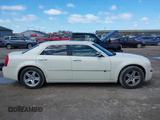 2008 Chrysler 300 C Hemi with VIN 2C3KA63H18H335807, listed as a IAAI auction lot 41986105 with 149,837 mi miles and . Bid and sale history available at carsss.com. Image 13.