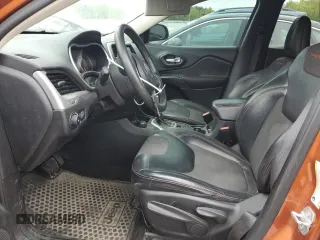 2016 Jeep Cherokee Trailhawk z VIN 1C4PJMBS6GW134052, wystawiony jako Copart lot #55398625 z przebiegiem 158 742 mil mil oraz Nie do naprawy • Non repairable. Historia ofert i sprzedaży dostępna na DreamBid. Obrazek 7.