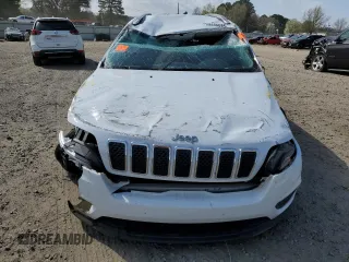 2019 Jeep Cherokee Latitude Plus with VIN 1C4PJLLB5KD204105, listed as a Copart auction lot 49886695 with 131,696 mi miles and Salvage Title. Bid and sale history available at carsss.com. Image 5.