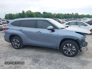 2023 Toyota Highlander L z VIN 5TDKDRAH4PS040014, wystawiony jako IAAI lot #42206183 z przebiegiem 43 219 mil mil oraz . Historia ofert i sprzedaży dostępna na DreamBid. Obrazek 14.