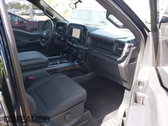 2023 Ford F-150 XL z VIN 1FTEW1CP0PKD72617, wystawiony jako IAAI lot #42642922 z przebiegiem 52 966 mil mil oraz . Historia ofert i sprzedaży dostępna na DreamBid. Obrazek 5.