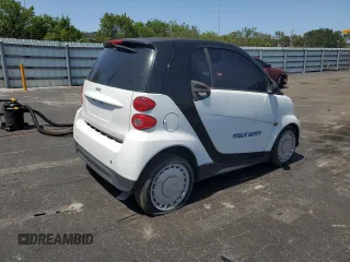 2014 Smart fortwo Pure z VIN WMEEJ3BAXEK778748, wystawiony jako Copart lot #57611955 z przebiegiem 59 895 mil mil oraz Tytuł czysty. Historia ofert i sprzedaży dostępna na DreamBid. Obrazek 3.
