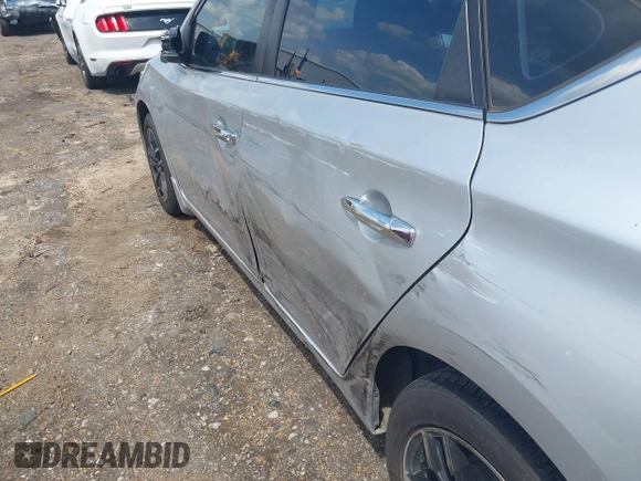 2019 Nissan Sentra SV z VIN 3N1AB7AP5KY240322, wystawiony jako IAAI lot #42144271 z przebiegiem 107 831 mil mil oraz . Historia ofert i sprzedaży dostępna na DreamBid. Obrazek 18.