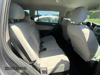 2018 Volkswagen Tiguan S z VIN 3VV0B7AX2JM014870, wystawiony jako Copart lot #65734835 z przebiegiem 118 575 mil mil oraz Czysty tytuł • Clean title. Historia ofert i sprzedaży dostępna na DreamBid. Obrazek 6.