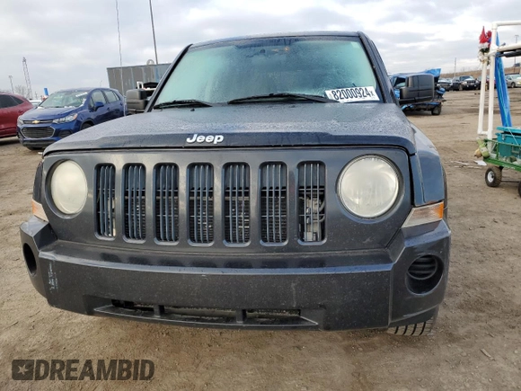2008 Jeep Patriot Sport with VIN 1J8FT28W88D772426, listed as a Copart auction lot 82000924 with 220,130 mi miles and Clean Title. Bid and sale history available at carsss.com. Image 5.