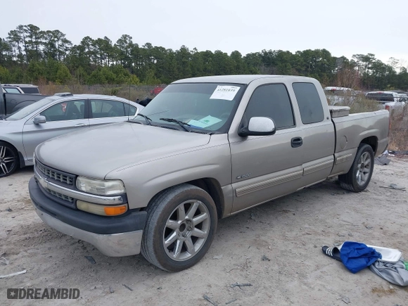 2000 Chevrolet Silverado 1500 LS with VIN 2GCEC19T1Y1250072, listed as a IAAI auction lot 41281039 with 263,179 mi miles. Bid and sale history available at carsss.com. Image 2.
