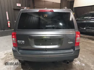 2015 Jeep Patriot Latitude z VIN 1C4NJRFB4FD409149, wystawiony jako IAAI lot #42268239 z przebiegiem 107 145 mil mil oraz . Historia ofert i sprzedaży dostępna na DreamBid. Obrazek 16.