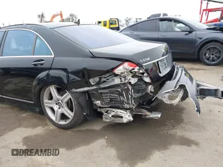 2008 Mercedes-Benz S 550 z VIN WDDNG71X18A225500, wystawiony jako IAAI lot #42100850 z przebiegiem 148 047 mil mil oraz . Historia ofert i sprzedaży dostępna na DreamBid. Obrazek 17.