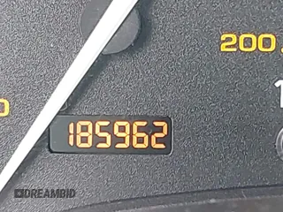 2000 Saturn SL z VIN 1G8ZK5271YZ165467, wystawiony jako IAAI lot #42367156 z przebiegiem 185 962 mil mil oraz . Historia ofert i sprzedaży dostępna na DreamBid. Obrazek 12.
