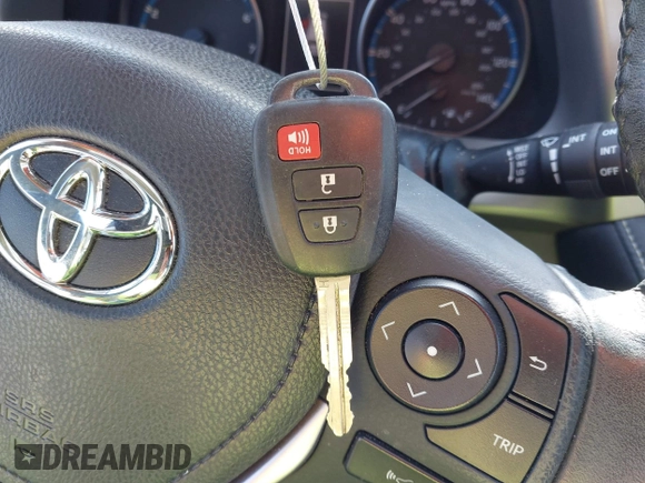 2018 Toyota RAV4 XLE z VIN 2T3WFREV3JW483398, wystawiony jako IAAI lot #41740776 z przebiegiem 70 640 mil mil oraz . Historia ofert i sprzedaży dostępna na DreamBid. Obrazek 11.