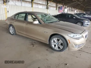 2012 BMW 5 Series 528i z VIN WBAXG5C50CDW85402, wystawiony jako Copart lot #56909125 z przebiegiem Nie podano mil oraz Czysty tytuł • Clean title. Historia ofert i sprzedaży dostępna na DreamBid. Obrazek 4.