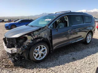 2017 Chrysler Pacifica Touring L Plus with VIN 2C4RC1EG9HR538451, listed as a Copart auction lot 52780275 with 121,915 mi miles and Salvage Title. Bid and sale history available at DreamBid. Image 1.