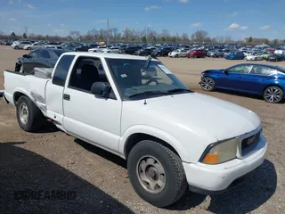 2003 GMC Sonoma SLS z VIN 1GTCS19X238207511, wystawiony jako IAAI lot #42033133 z przebiegiem 310 413 mil mil oraz . Historia ofert i sprzedaży dostępna na DreamBid. Obrazek 1.