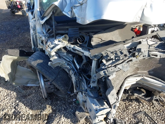 2020 Chevrolet Traverse LS z VIN 1GNERFKW8LJ183878, wystawiony jako IAAI lot #41719712 z przebiegiem 76 165 mil mil oraz . Historia ofert i sprzedaży dostępna na DreamBid. Obrazek 20.