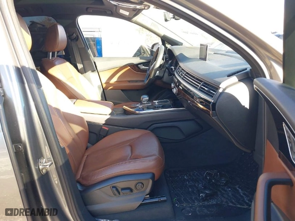 2017 Audi Q7 Prestige with VIN WA1VABF76HD046837, listed as a IAAI auction lot 41467499 with 116,011 mi miles. Bid and sale history available at carsss.com. Image 5.
