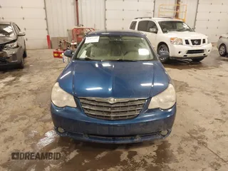 2010 Chrysler Sebring Limited z VIN 1C3BC6EV4AN122733, wystawiony jako IAAI lot #41420349 z przebiegiem 128 164 mil mil oraz . Historia ofert i sprzedaży dostępna na DreamBid. Obrazek 6.