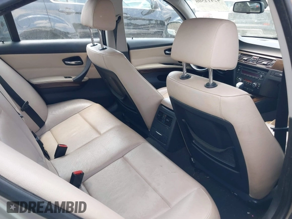 2009 BMW 3 Series 328i xDrive z VIN WBAPK53599A511983, wystawiony jako IAAI lot #42414508 z przebiegiem 164 130 mil mil oraz . Historia ofert i sprzedaży dostępna na DreamBid. Obrazek 8.