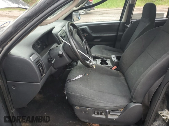 2003 Jeep Grand Cherokee Laredo z VIN 1J4GW48S53C568929, wystawiony jako Copart lot #57604245 z przebiegiem 216 103 mil mil oraz Czysty tytuł • Clean title. Historia ofert i sprzedaży dostępna na DreamBid. Obrazek 7.