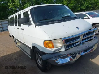2000 Dodge Passenger z VIN 2B5WB35Z3YK170658, wystawiony jako IAAI lot #42160385 z przebiegiem 69 843 mil mil oraz . Historia ofert i sprzedaży dostępna na DreamBid. Obrazek 1.