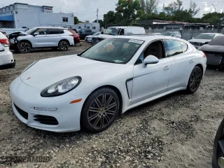 2016 Porsche Panamera 4 with VIN WP0AA2A75GL002991, listed as a Copart auction lot 69493904 with 39,554 mi miles and Salvage Title. Bid and sale history available at carsss.com. Image 1.