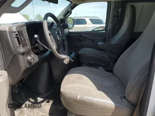2020 Chevrolet Express Passenger LT z VIN 1GAZGPFP1L1268224, wystawiony jako Copart lot #54132585 z przebiegiem 200 621 mil mil oraz Tytuł czysty. Historia ofert i sprzedaży dostępna na DreamBid. Obrazek 7.