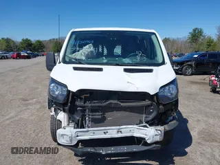 2018 Ford Transit z VIN 1FTYE1ZM7JKA08831, wystawiony jako IAAI lot #41930968 z przebiegiem 114 648 mil mil oraz . Historia ofert i sprzedaży dostępna na DreamBid. Obrazek 13.