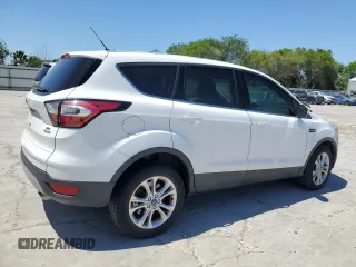 2017 Ford Escape SE z VIN 1FMCU0G9XHUC38315, wystawiony jako Copart lot #50998095 z przebiegiem 81 110 mil mil oraz Czysty tytuł • Clean title. Historia ofert i sprzedaży dostępna na DreamBid. Obrazek 3.