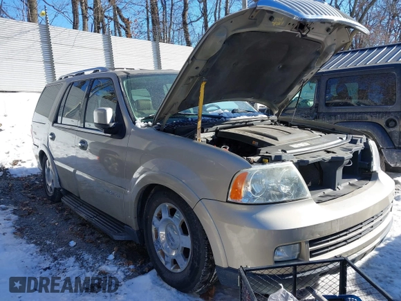 2006 Lincoln Navigator Luxury with VIN 5LMFU28586LJ04892, listed as a IAAI auction lot 41395303 with 124,248 mi miles. Bid and sale history available at carsss.com. Image 6.