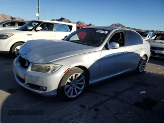 2009 BMW 3 Series 328i z VIN WBAPH73589E128233, wystawiony jako Copart lot #88367785 z przebiegiem 63 142 mil mil oraz Szkoda całkowita • Salvage title. Historia ofert i sprzedaży dostępna na DreamBid. Obrazek 1.