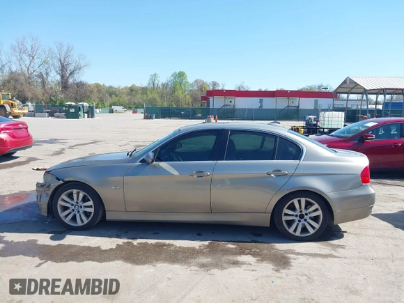 2008 BMW 3 Series 335i z VIN WBAVB77568NH78845, wystawiony jako IAAI lot #42060251 z przebiegiem 221 455 mil mil oraz . Historia ofert i sprzedaży dostępna na DreamBid. Obrazek 14.