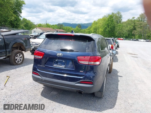 2017 Kia Sorento LX z VIN 5XYPG4A35HG214790, wystawiony jako IAAI lot #42202652 z przebiegiem 89 655 mil mil oraz . Historia ofert i sprzedaży dostępna na DreamBid. Obrazek 17.