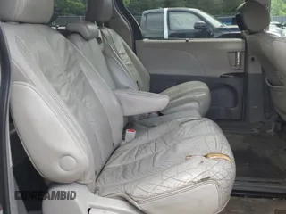 2011 Toyota Sienna XLE AAS z VIN 5TDYK3DC1BS165154, wystawiony jako Copart lot #57044235 z przebiegiem 232 461 mil mil oraz Szkoda całkowita • Salvage title. Historia ofert i sprzedaży dostępna na DreamBid. Obrazek 11.