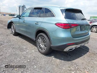 2025 Mercedes-Benz GLC 300 z VIN W1NKM4HB7SF357792, wystawiony jako IAAI lot #42177374 z przebiegiem 982 mil mil oraz . Historia ofert i sprzedaży dostępna na DreamBid. Obrazek 3.