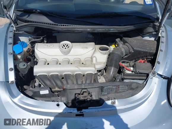 2010 Volkswagen New Beetle Coupe with VIN 3VWPG3AG0AM002088, listed as a IAAI auction lot 42014379 with 81,832 mi miles. Bid and sale history available at carsss.com. Image 10.