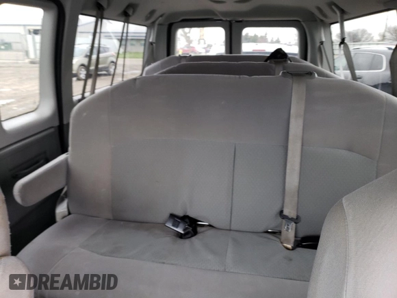 2012 Ford Econoline Passenger XL z VIN 1FBNE3BL2CDA98465, wystawiony jako Copart lot #51653395 z przebiegiem Nie podano mil oraz Czysty tytuł • Clean title. Historia ofert i sprzedaży dostępna na DreamBid. Obrazek 10.
