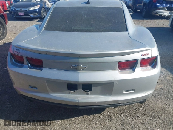 2010 Chevrolet Camaro 1LT z VIN 2G1FB1EV1A9167966, wystawiony jako IAAI lot #42014509 z przebiegiem 213 321 mil mil oraz . Historia ofert i sprzedaży dostępna na DreamBid. Obrazek 19.