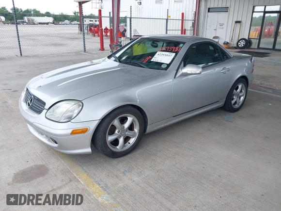 2001 Mercedes-Benz SLK 230/320 z VIN WDBKK65F91F207521, wystawiony jako IAAI lot #42293937 z przebiegiem 30 919 mil mil oraz . Historia ofert i sprzedaży dostępna na DreamBid. Obrazek 2.