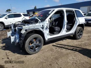 2024 Jeep Grand Cherokee Laredo z VIN 1C4RJHAG5RC205825, wystawiony jako Copart lot #51694745 z przebiegiem Nie podano mil oraz Szkoda całkowita • Salvage title. Historia ofert i sprzedaży dostępna na DreamBid. Obrazek 1.