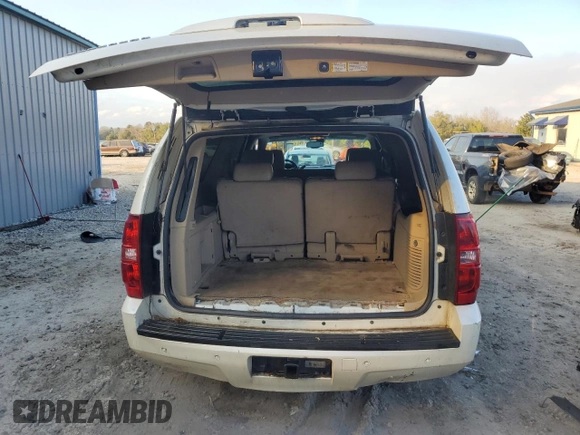 2008 Chevrolet Suburban LTZ z VIN 1GNFC16048R228113, wystawiony jako Copart lot #44743795 z przebiegiem 252 236 mil mil oraz Szkoda całkowita • Salvage title. Historia ofert i sprzedaży dostępna na DreamBid. Obrazek 6.