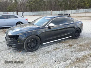 2013 Audi S5 Prestige z VIN WAUVGAFR9DA061051, wystawiony jako Copart lot #42293235 z przebiegiem 111 997 mil mil oraz Szkody całkowita. Historia ofert i sprzedaży dostępna na DreamBid. Obrazek 1.