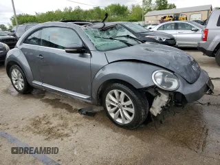 2014 Volkswagen Beetle 2.0L TDI z VIN 3VWJL7AT2EM647028, wystawiony jako Copart lot #55155265 z przebiegiem Nie podano mil oraz Nie do naprawy. Historia ofert i sprzedaży dostępna na DreamBid. Obrazek 4.