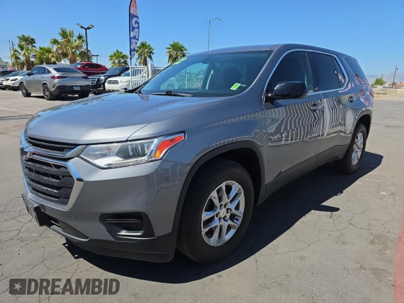 2020 Chevrolet Traverse LS z VIN 1GNERFKW1LJ219345, wystawiony jako Copart lot #56702425 z przebiegiem 43 927 mil mil oraz Szkoda całkowita • Salvage title. Historia ofert i sprzedaży dostępna na DreamBid. Obrazek 2.
