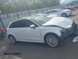 2017 Audi A3 e-tron Sportback Premium z VIN WAUUPBFF0HA122588, wystawiony jako IAAI lot #42227829 z przebiegiem 104 231 mil mil oraz . Historia ofert i sprzedaży dostępna na DreamBid. Obrazek 13.