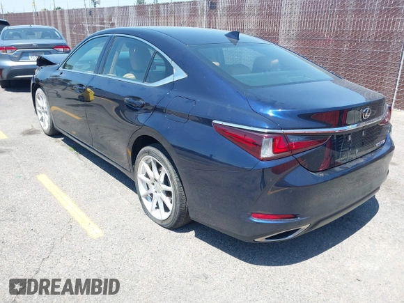 2022 Lexus ES 350 z VIN 58ADZ1B12NU135987, wystawiony jako IAAI lot #42216317 z przebiegiem 55 515 mil mil oraz . Historia ofert i sprzedaży dostępna na DreamBid. Obrazek 3.