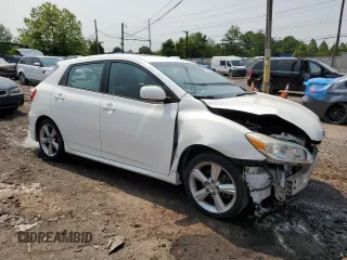 2009 Toyota Matrix S z VIN 2T1KE40E69C005557, wystawiony jako Copart lot #58575935 z przebiegiem 131 990 mil mil oraz Szkoda całkowita • Salvage title. Historia ofert i sprzedaży dostępna na DreamBid. Obrazek 4.