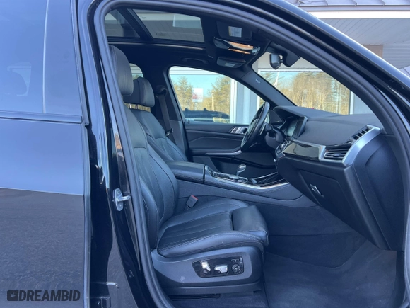 2019 BMW X5 xDrive40i with VIN 5UXCR6C59KLL06000, listed as a IAAI auction lot 41787142 with 225,096 mi miles. Bid and sale history available at carsss.com. Image 5.